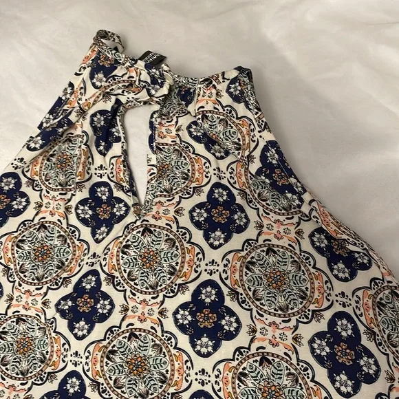 Patterned Halter Top - Picture 5 of 6